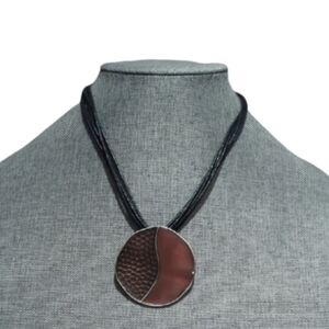Elegant Black and Brown Pendant Necklace